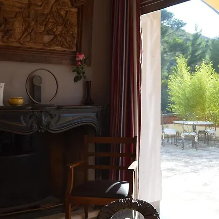 Bed & Breakfast Chateau De L'aroumias *