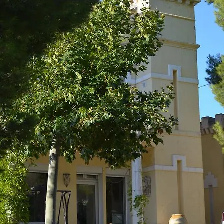 Chateau De L'aroumias Bed & Breakfast