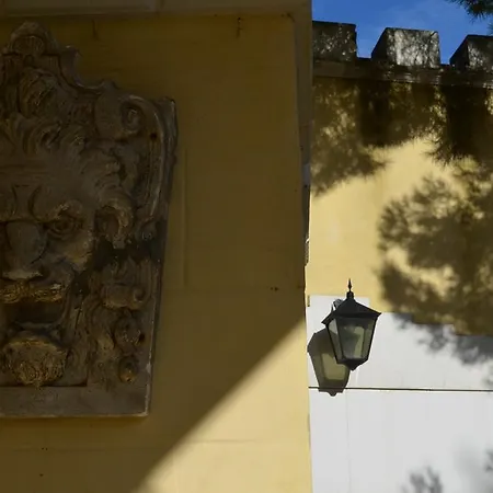Chateau De L'aroumias Bed & Breakfast