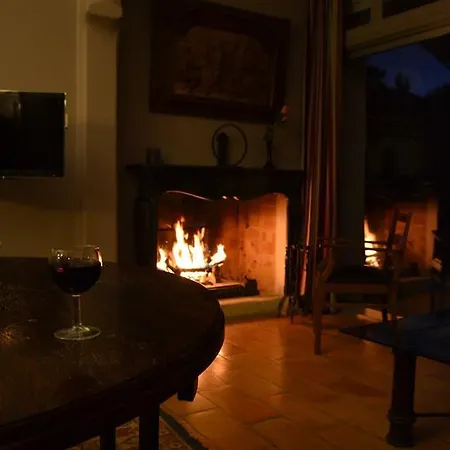 Chateau De L'aroumias Bed & Breakfast Marseille