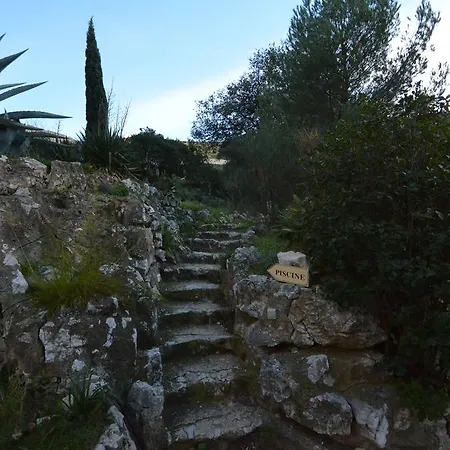 Bed & Breakfast Chateau De L'aroumias Marseille