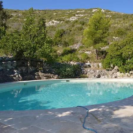 Bed & Breakfast Chateau De L'aroumias