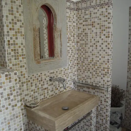 Chateau De L'aroumias Bed & Breakfast