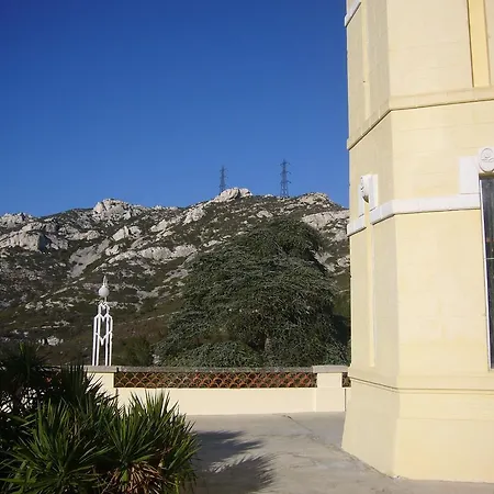 Chateau De L'aroumias *