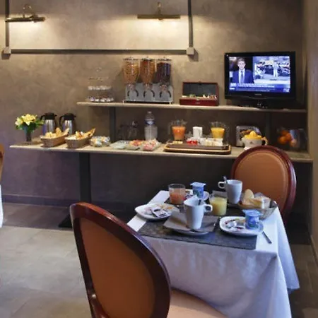 Adonis Vieux Port - Du Palais Hotell 3*