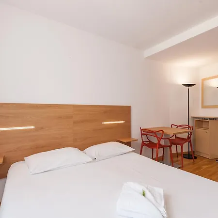 Residhotel Vieux Port Apart Otel