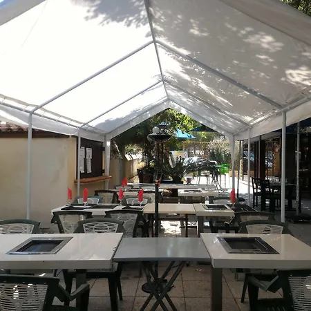 Logis Les Cigalons Hotel 2*
