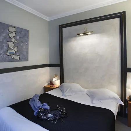 Adonis Vieux Port - Du Palais Hotell 3*