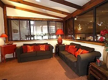 Logis Les Cigalons Hotel 2*
