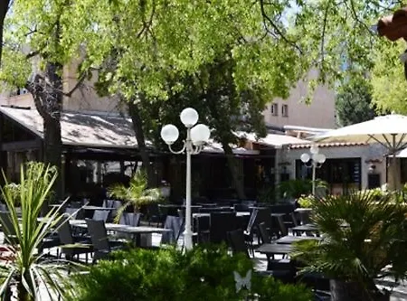Hotel Logis Les Cigalons
