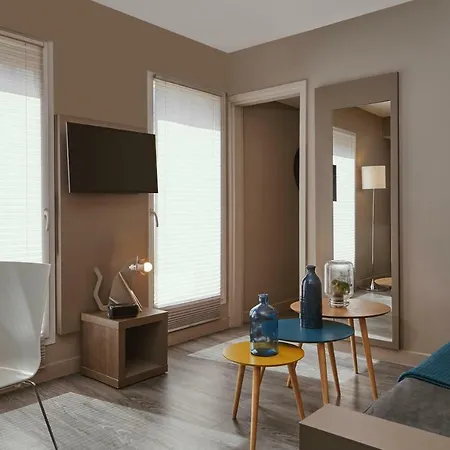 Aparthotel Adagio Vieux Port 4*