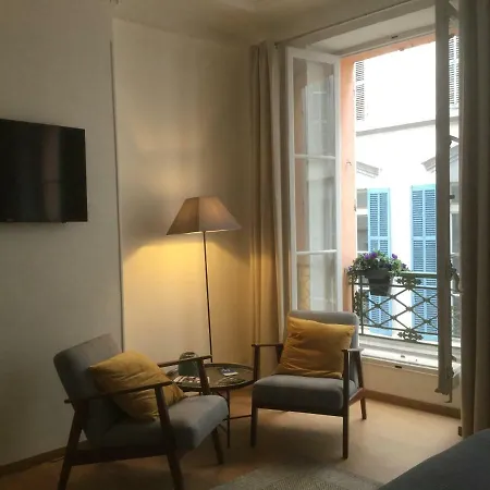 10 Rue Chevalier Roze *