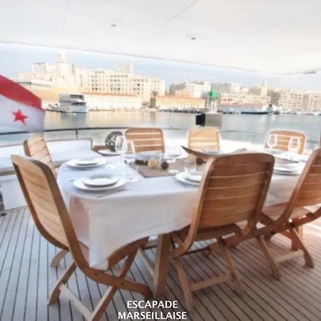 Yacht Cyos Botel *