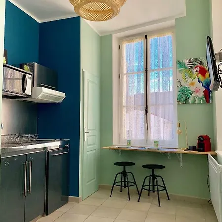 Sunny Vieux Port Apartment