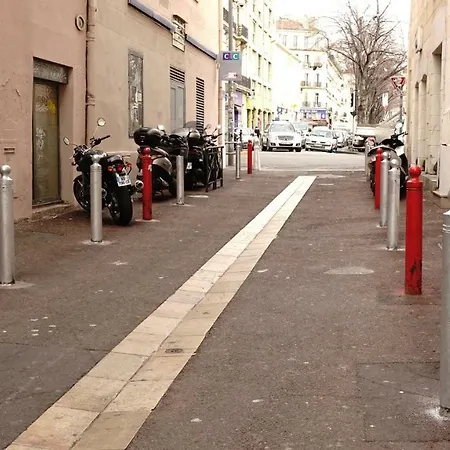 Apartment La Plaine Cours Julien: Creative Quarter Private