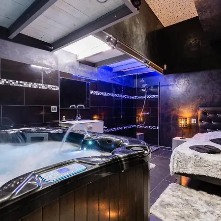Les Suites Du Vieux-port Love hotel
