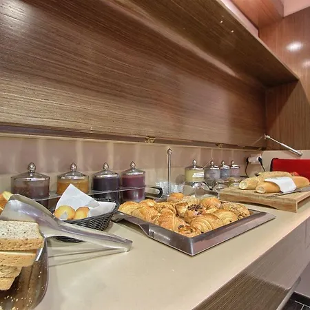 Western La Joliette Hotel 4*